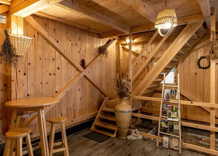 Echo Valley Hillside With Sauna - Two Bedroom With Sauna *